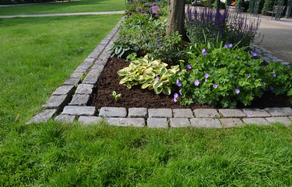 Flower Bed Mulching in Sioux Falls